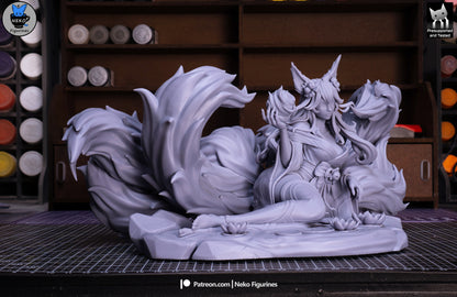 Nine-Tailed Kitsune Enchantress