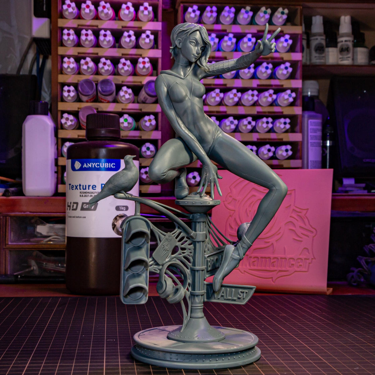 Blonde Street-Sign Acrobat Heroine | Resin Garage Kit | Unpainted Figure