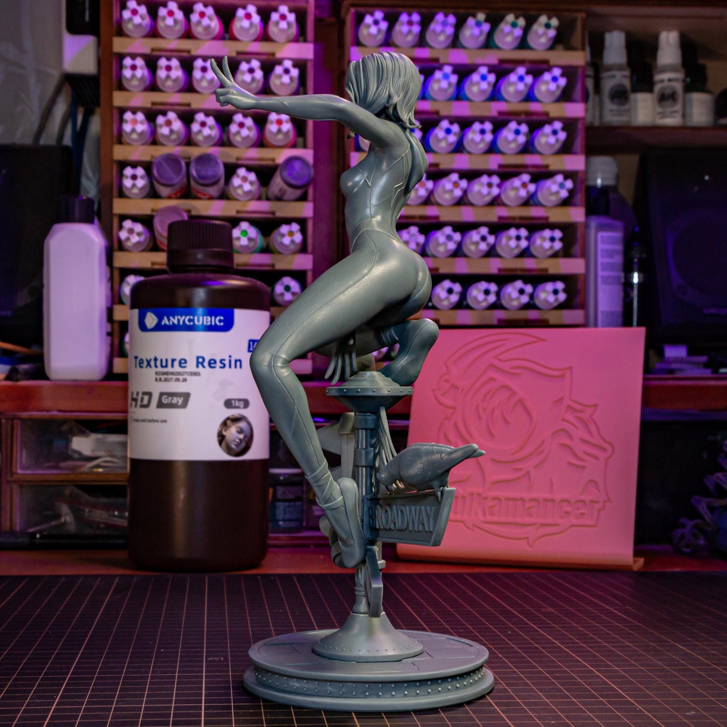 Blonde Street-Sign Acrobat Heroine | Resin Garage Kit | Unpainted Figure