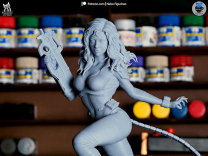 Gargoyle-Perched Cat Burglar | Resin Garage Kit | Unpainted Figure