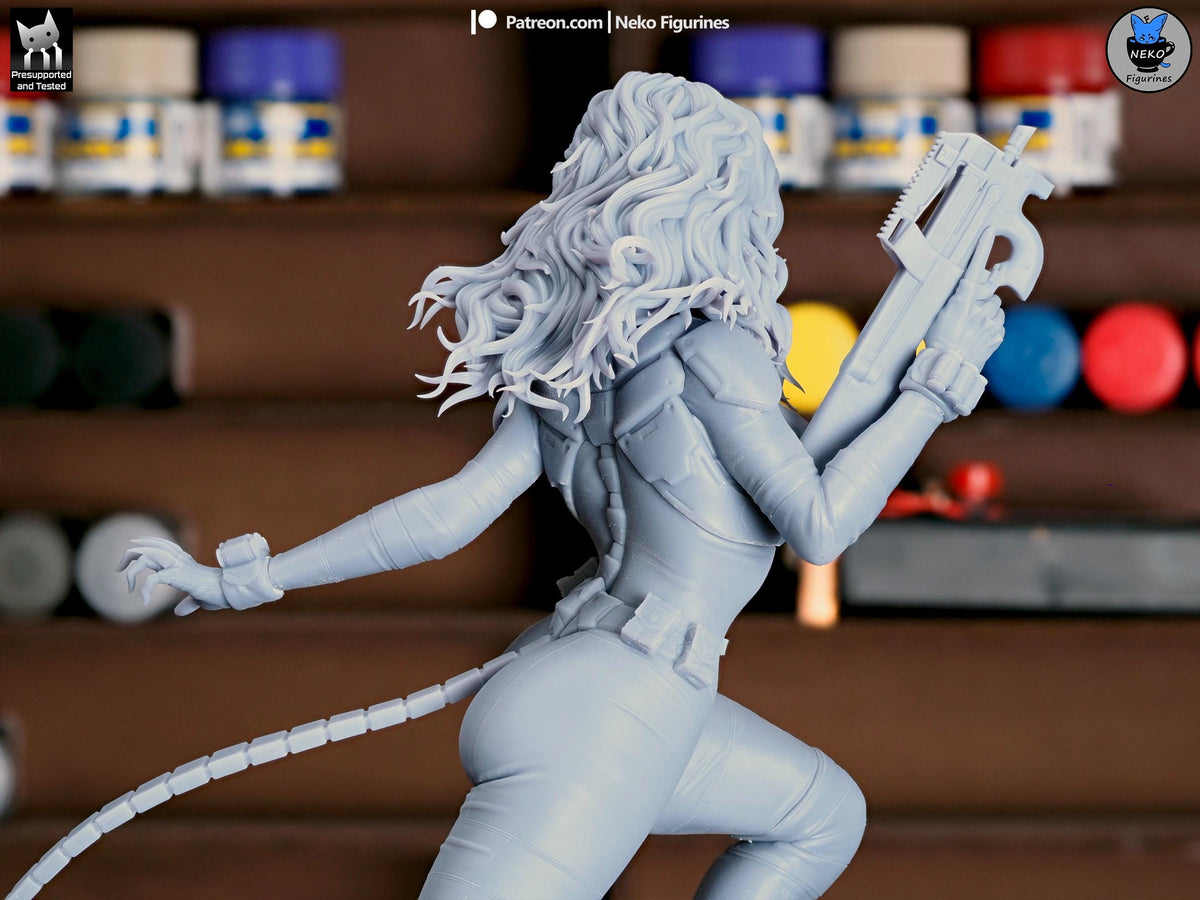 Gargoyle-Perched Cat Burglar | Resin Garage Kit | Unpainted Figure