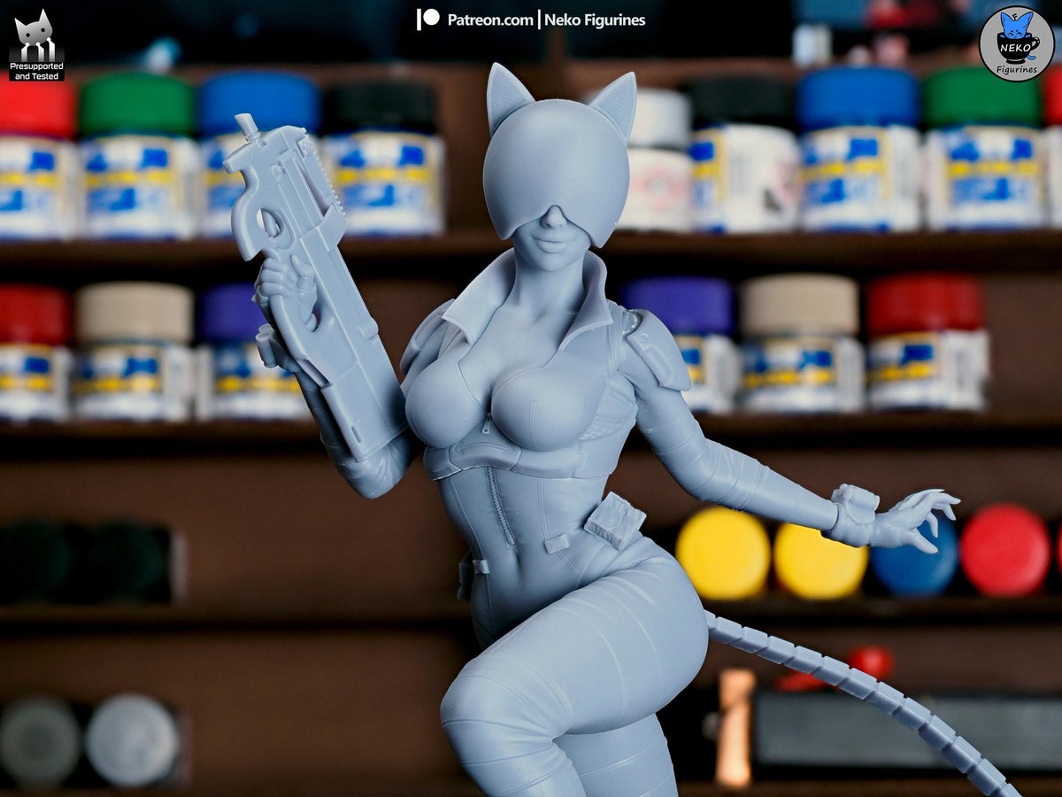 Gargoyle-Perched Cat Burglar | Resin Garage Kit | Unpainted Figure