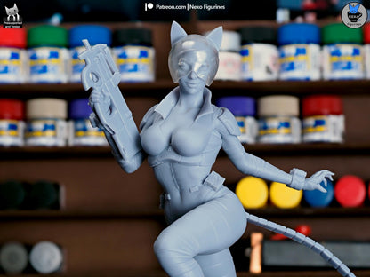 Gargoyle-Perched Cat Burglar | Resin Garage Kit | Unpainted Figure