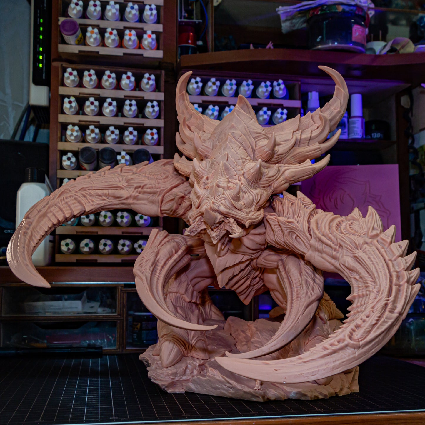 Colossal Alien War Behemoth