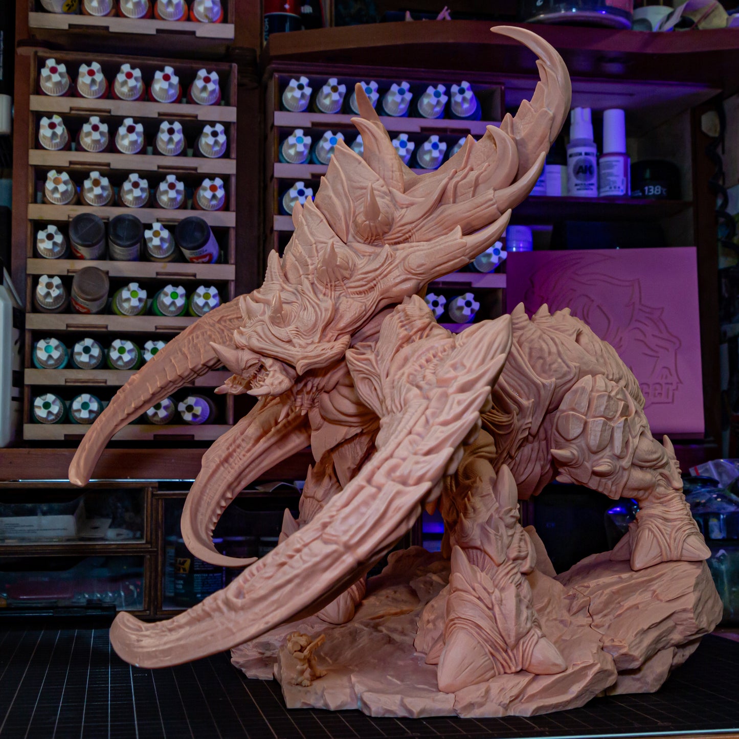 Colossal Alien War Behemoth